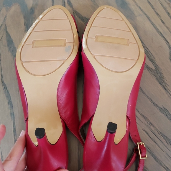 Bandolino Vintage Inspired Peep Toe Pumps - Picture 7 of 8
